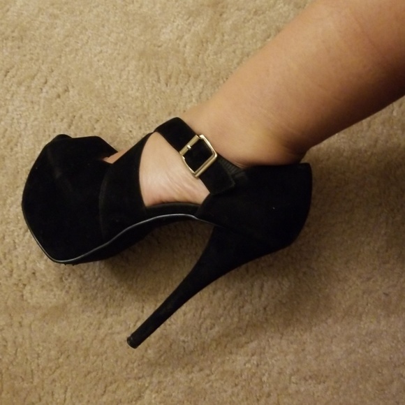 Shoes - Picture 5 of 6